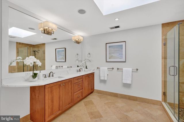 2828 ELLICOTT ST NW, Washington, DC 20008