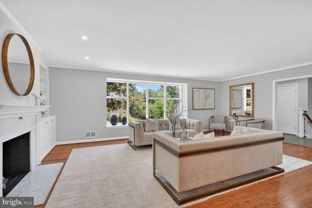2828 ELLICOTT ST NW, Washington, DC 20008