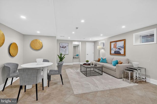 2828 ELLICOTT ST NW, Washington, DC 20008