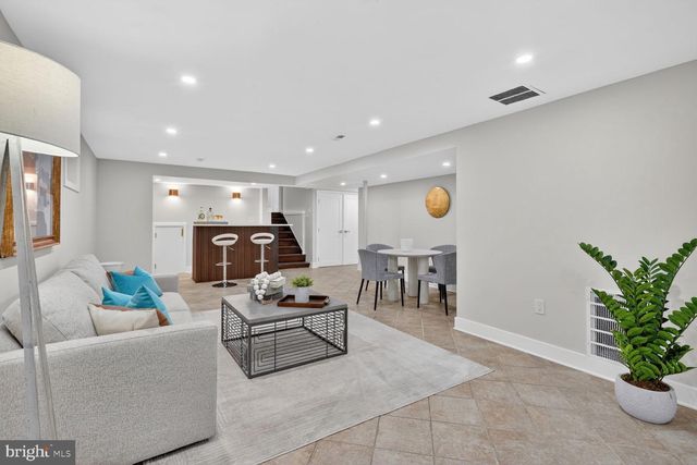 2828 ELLICOTT ST NW, Washington, DC 20008