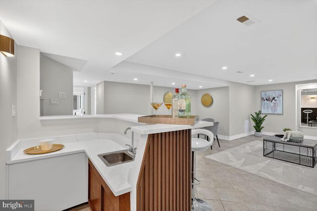 2828 ELLICOTT ST NW, Washington, DC 20008