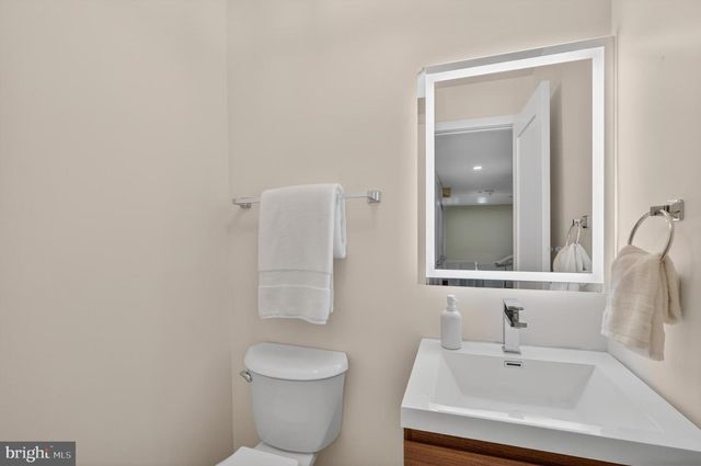 2828 ELLICOTT ST NW, Washington, DC 20008