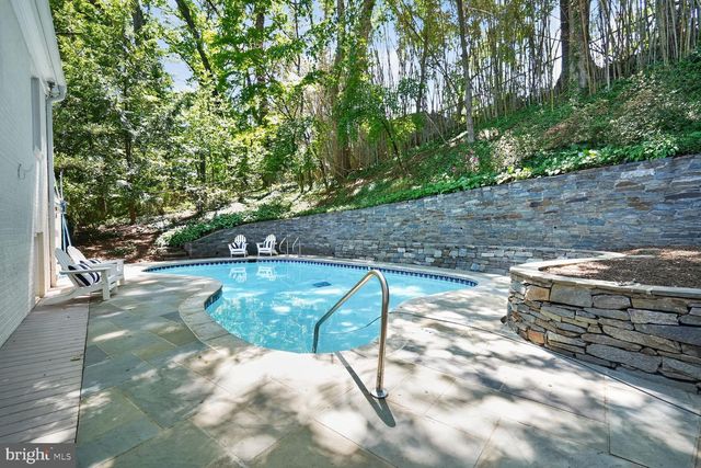 2828 ELLICOTT ST NW, Washington, DC 20008