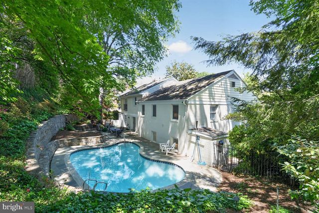 2828 ELLICOTT ST NW, Washington, DC 20008