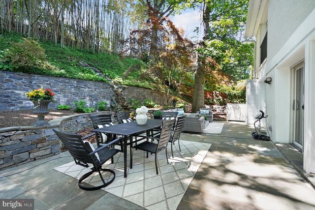 2828 ELLICOTT ST NW, Washington, DC 20008