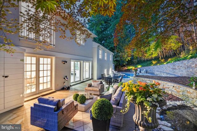 2828 ELLICOTT ST NW, Washington, DC 20008