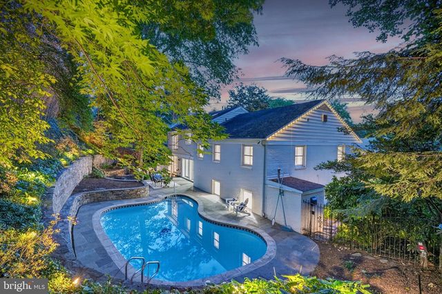 2828 ELLICOTT ST NW, Washington, DC 20008
