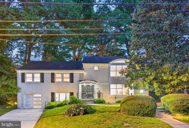 2828 ELLICOTT ST NW, Washington, DC 20008