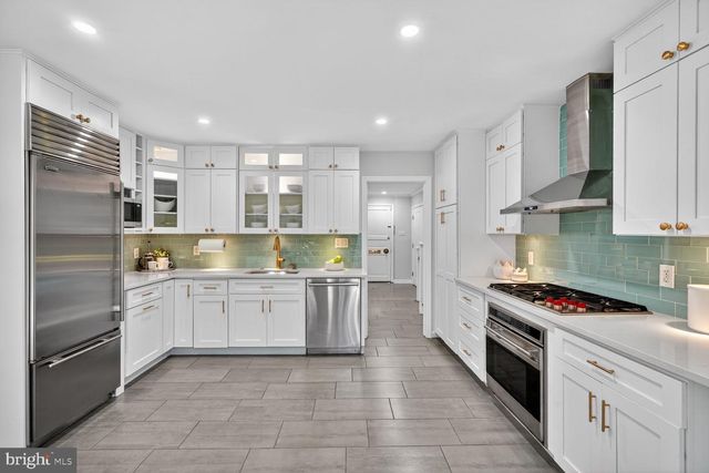 2828 ELLICOTT ST NW, Washington, DC 20008