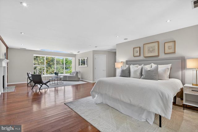 2828 ELLICOTT ST NW, Washington, DC 20008