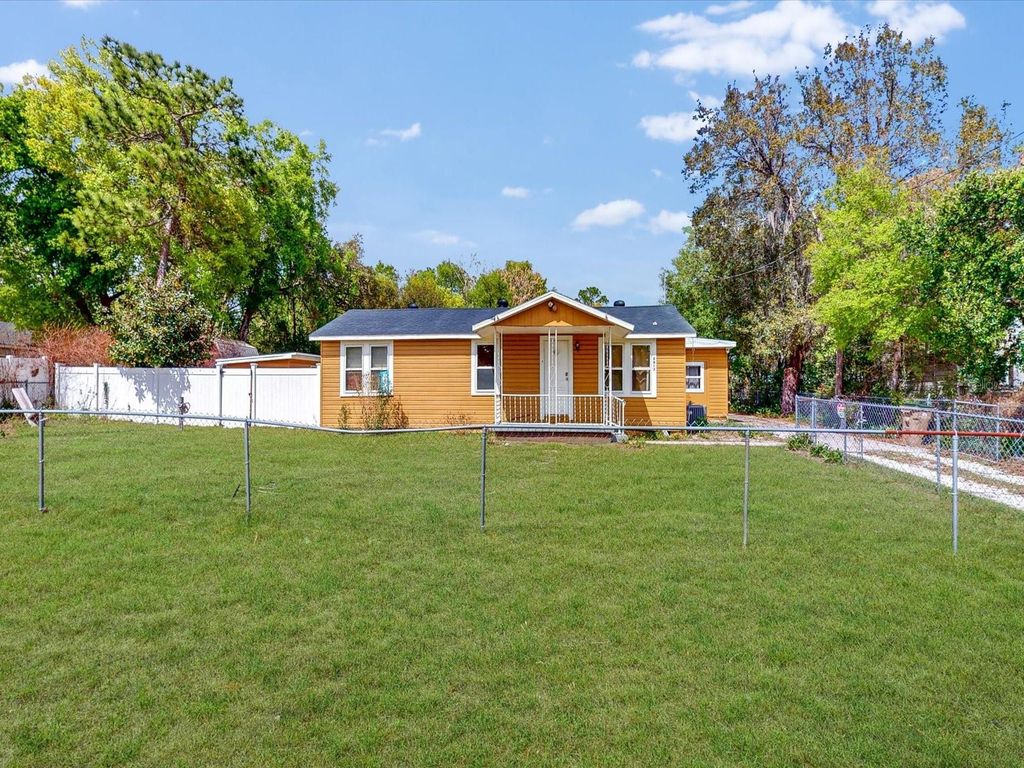 2017 MILLER BOULEVARD, Fruitland Park, FL 34731