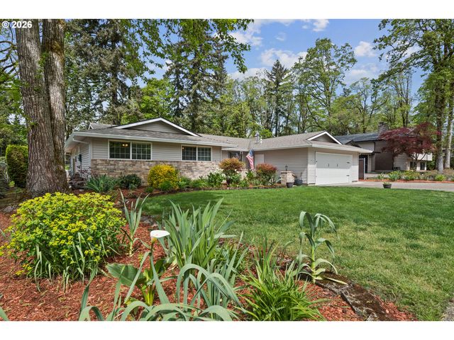 6777 OAKRIDGE Dr, Gladstone, OR 97027