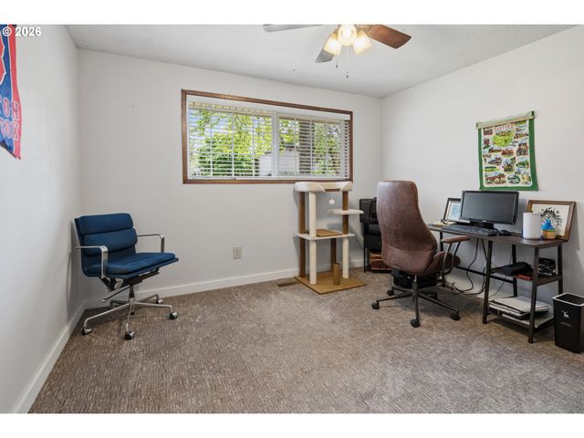 6777 OAKRIDGE Dr, Gladstone, OR 97027