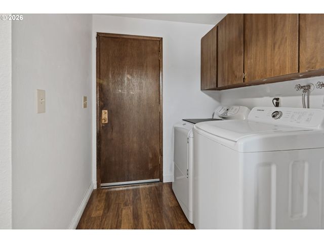 6777 OAKRIDGE Dr, Gladstone, OR 97027