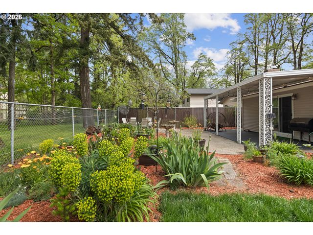 6777 OAKRIDGE Dr, Gladstone, OR 97027