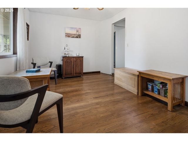 6777 OAKRIDGE Dr, Gladstone, OR 97027