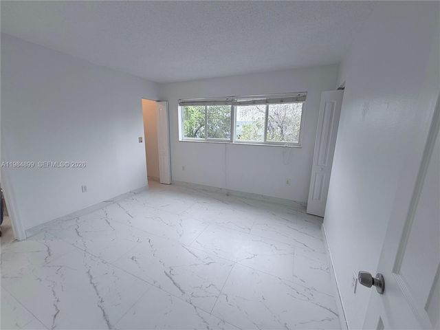 9365 Fontainebleau Blvd E218, Miami, FL 33172