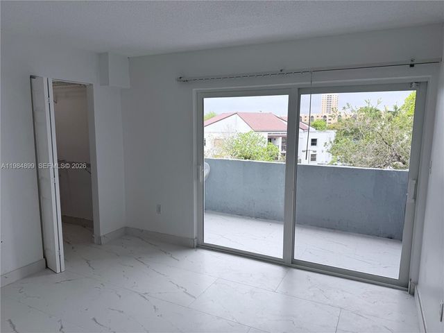 9365 Fontainebleau Blvd E218, Miami, FL 33172