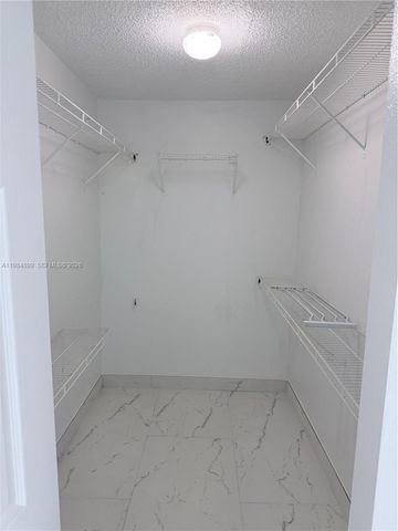 9365 Fontainebleau Blvd E218, Miami, FL 33172