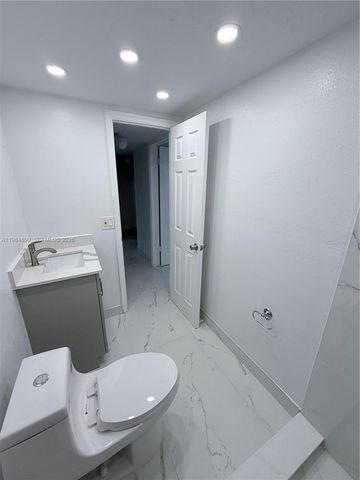 9365 Fontainebleau Blvd E218, Miami, FL 33172