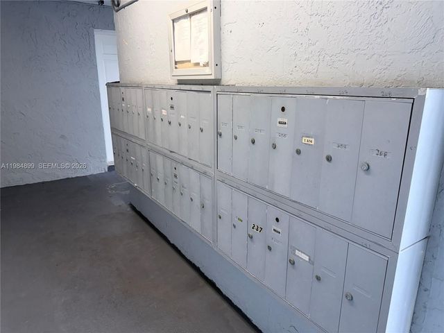 9365 Fontainebleau Blvd E218, Miami, FL 33172