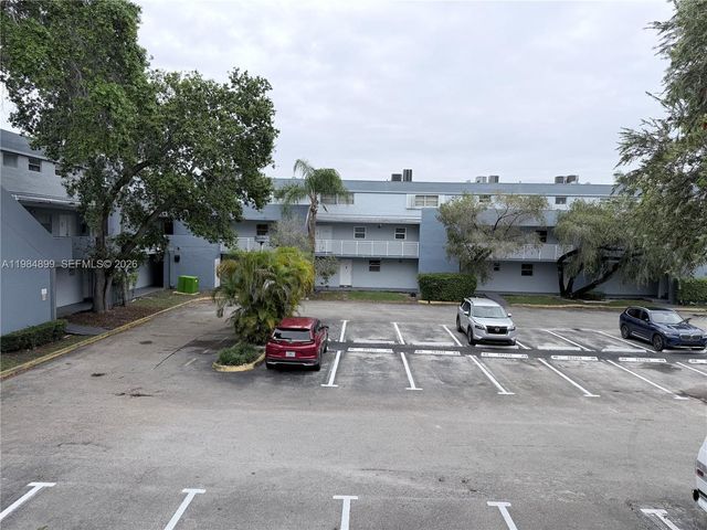 9365 Fontainebleau Blvd E218, Miami, FL 33172