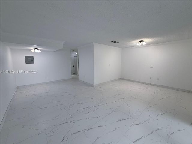 9365 Fontainebleau Blvd E218, Miami, FL 33172