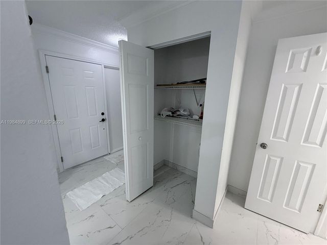 9365 Fontainebleau Blvd E218, Miami, FL 33172