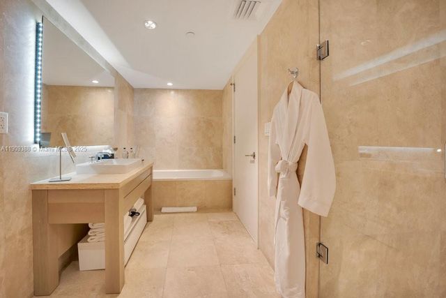 102 24th St 1204, Miami Beach, FL 33139