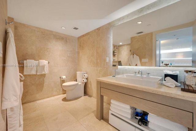 102 24th St 1204, Miami Beach, FL 33139