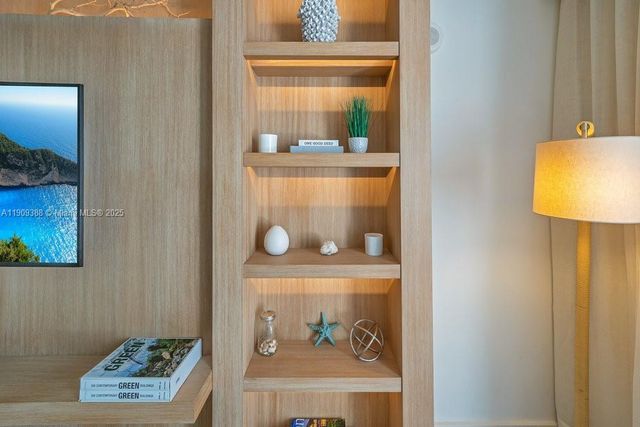 102 24th St 1204, Miami Beach, FL 33139