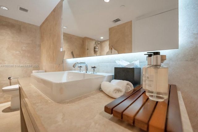 102 24th St 1204, Miami Beach, FL 33139