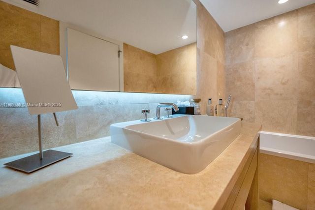 102 24th St 1204, Miami Beach, FL 33139