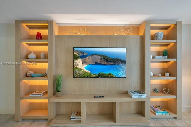 102 24th St 1204, Miami Beach, FL 33139