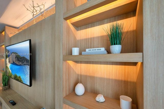 102 24th St 1204, Miami Beach, FL 33139