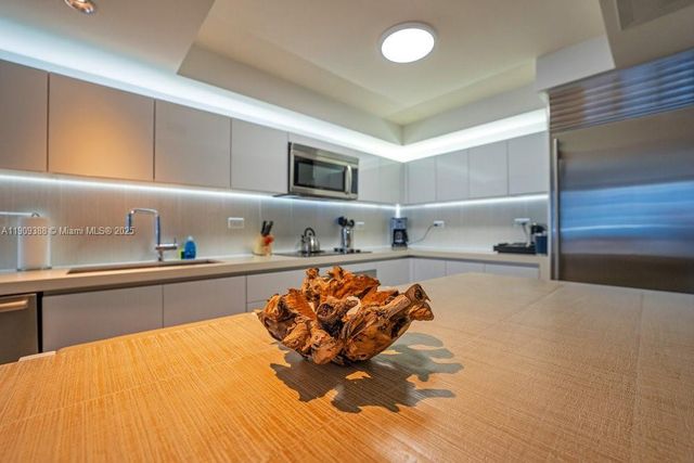 102 24th St 1204, Miami Beach, FL 33139