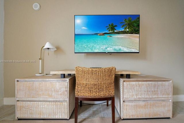 102 24th St 1204, Miami Beach, FL 33139