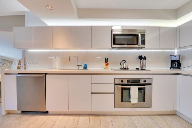 102 24th St 1204, Miami Beach, FL 33139