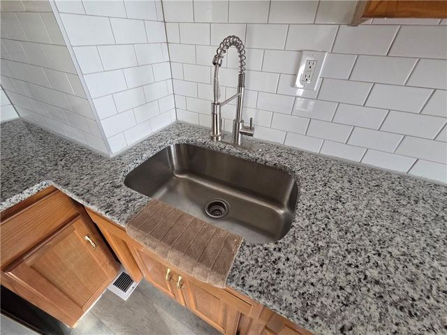 1908 Kensington Avenue, Kansas City, MO 64127