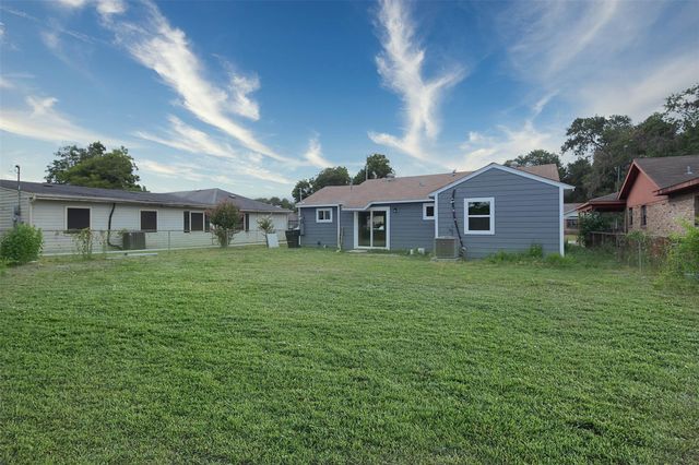 3205 Stallings Drive, Houston, TX 77088