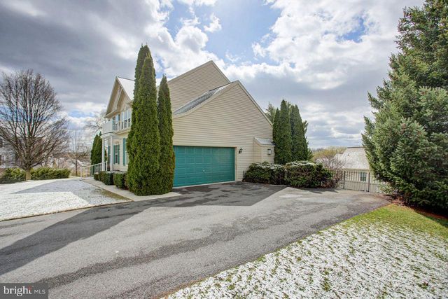 108 BRIDLE HILL CT, Chambersburg, PA 17202