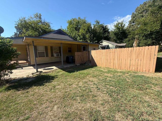 138 Highland Park Street, Hot Springs, AR 71913