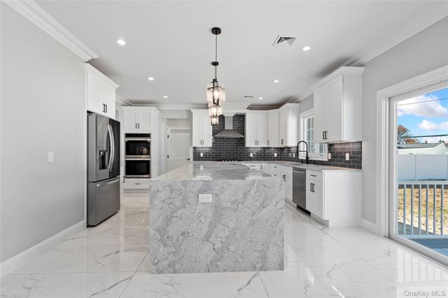 30 Virginia Road, Syosset, NY 11791