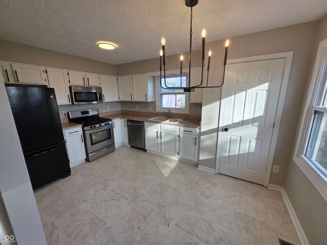 1035 Southpointe Drive, Franklin, IN 46131