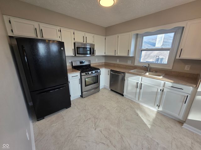 1035 Southpointe Drive, Franklin, IN 46131