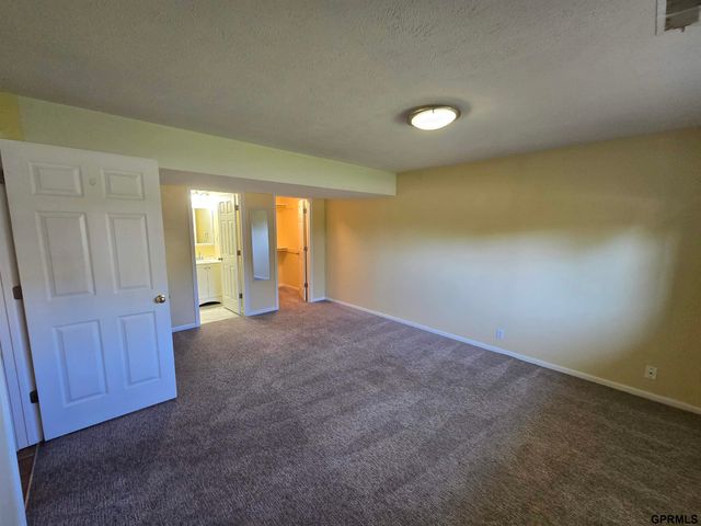 14903 Wirt Street, Omaha, NE 68116