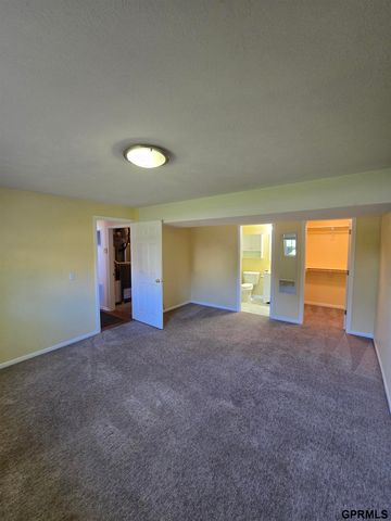 14903 Wirt Street, Omaha, NE 68116