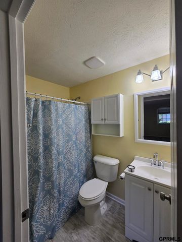 14903 Wirt Street, Omaha, NE 68116