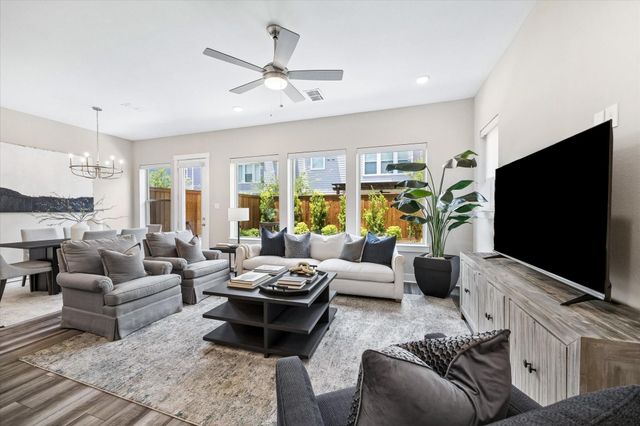 10960 Hewitt Cliff Lane, Houston, TX 77043