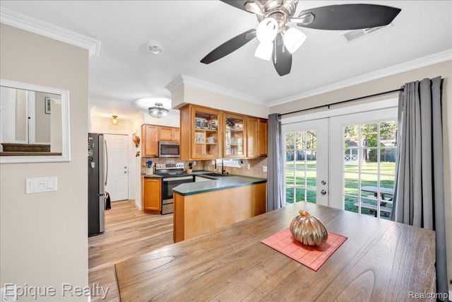 8156 Kenwick Drive, White Lake Charter Township, MI 48386